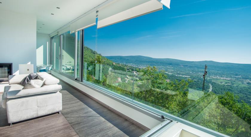 Two villas for sale in the Kavac region 